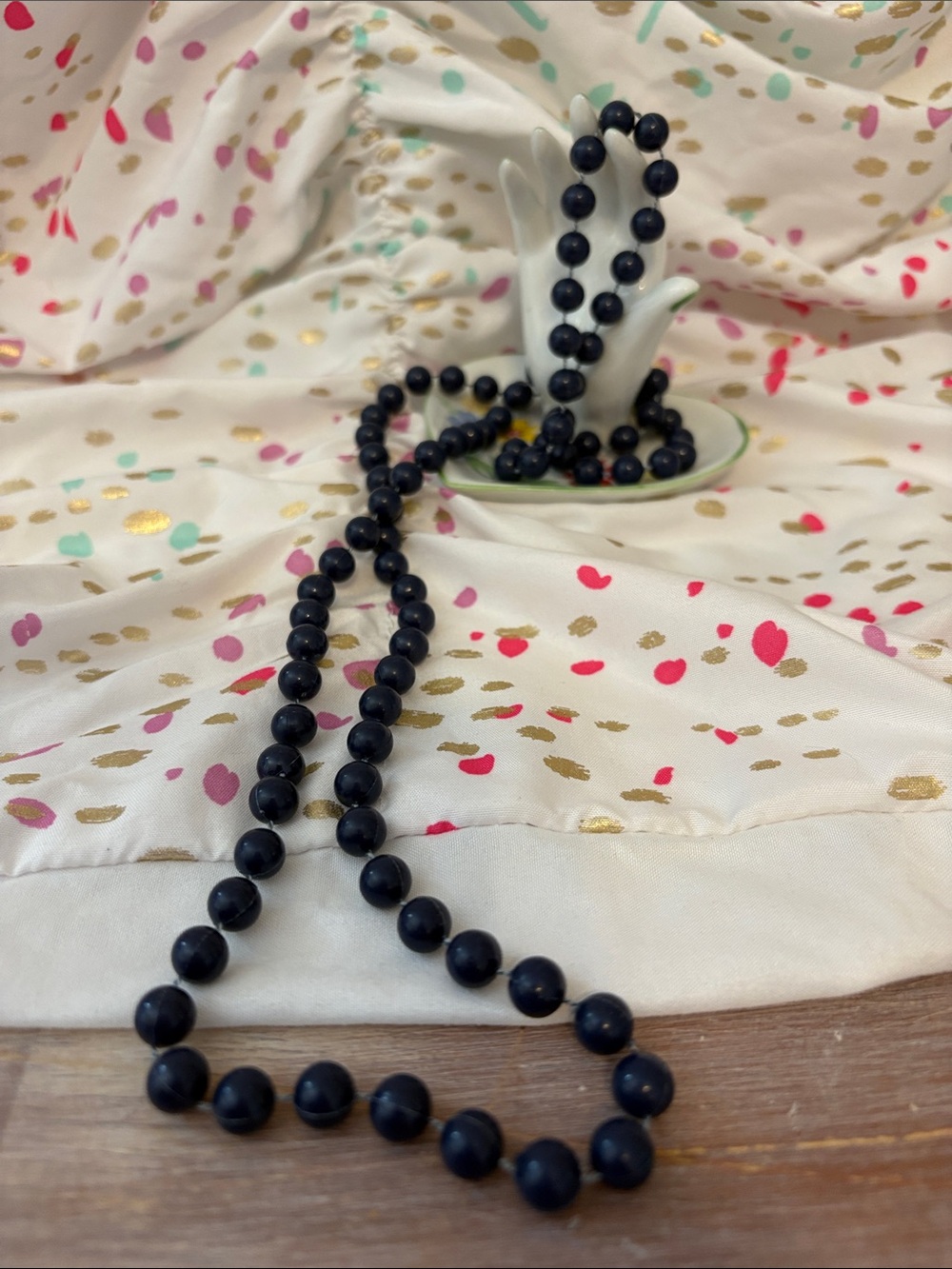 Multi-Color Pearl and Bead Necklace Set - Blue, Red, Navy, Cream entire Lot of 5 - Picture 7 of 9